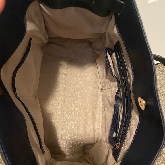 ❗️SOLD❗️Michael Kors Hamilton Large Tote, Navy - Picture 12 of 15